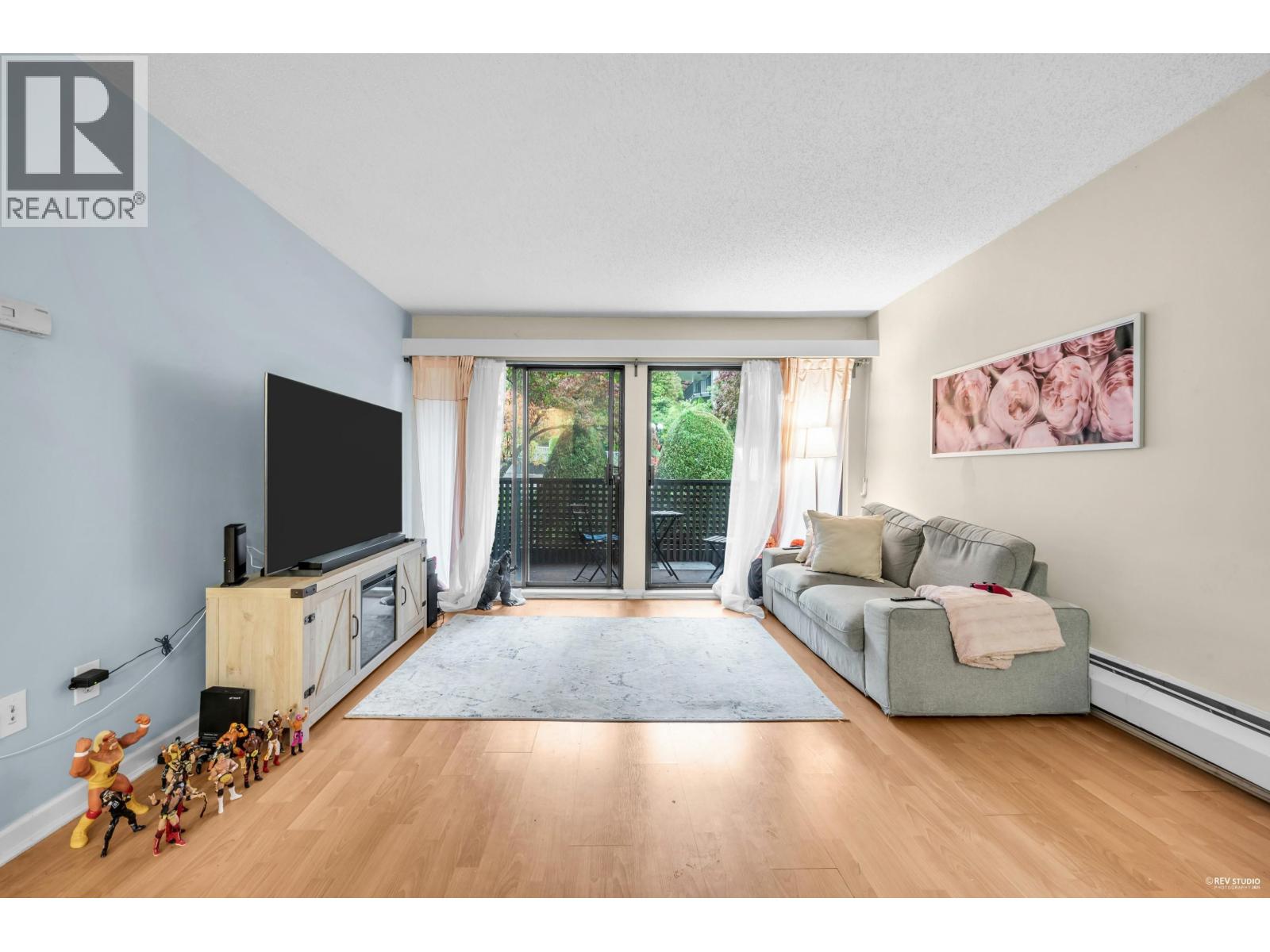 208 1955 Woodway Place, Burnaby, British Columbia  V5B 4S5 - Photo 1 - R3058980