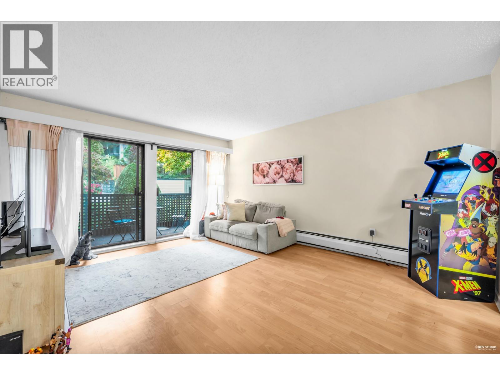 208 1955 Woodway Place, Burnaby, British Columbia  V5B 4S5 - Photo 2 - R3058980