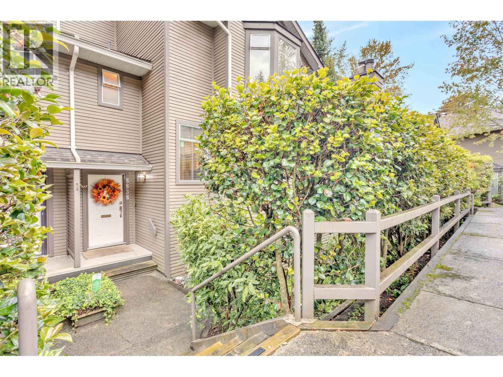 8838 Larkfield Drive, Burnaby, British Columbia  V5A 4L1 - Photo 2 - R3059006