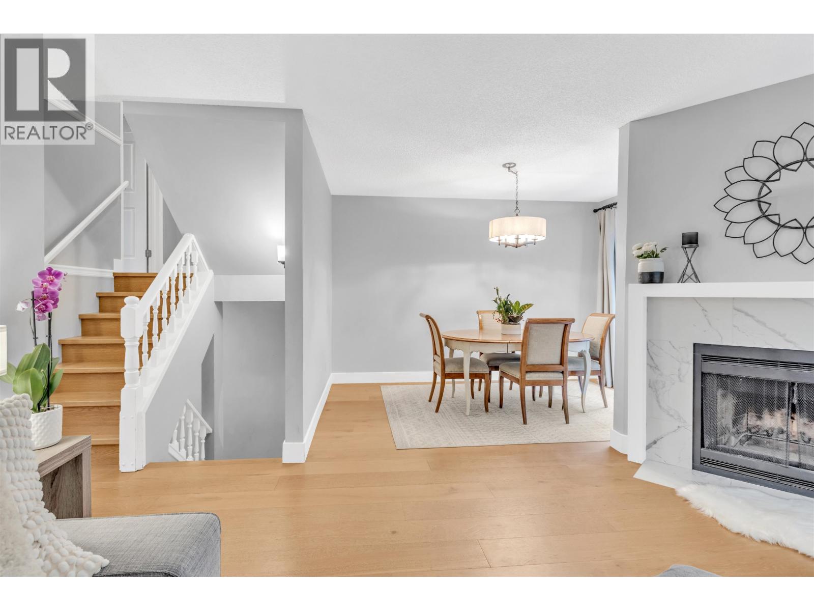 8838 Larkfield Drive, Burnaby, British Columbia  V5A 4L1 - Photo 5 - R3059006