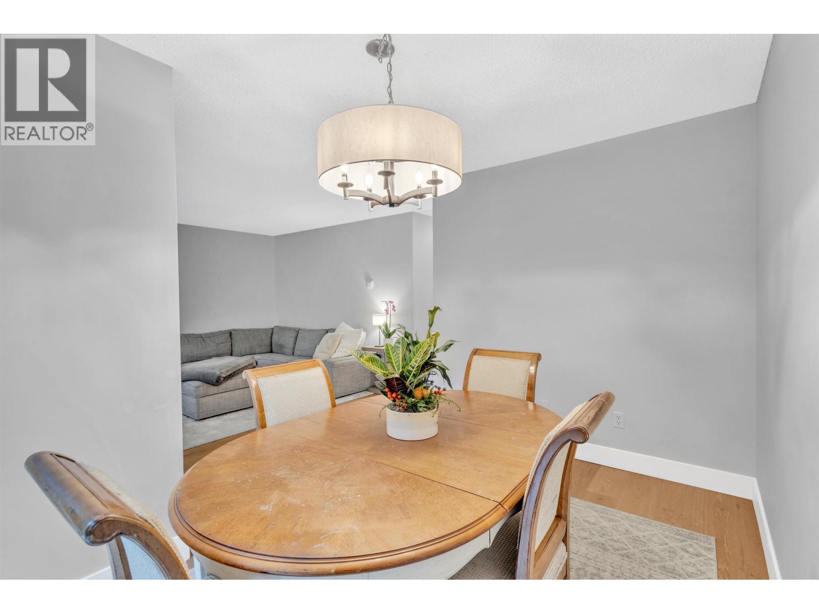 8838 Larkfield Drive, Burnaby, British Columbia  V5A 4L1 - Photo 8 - R3059006