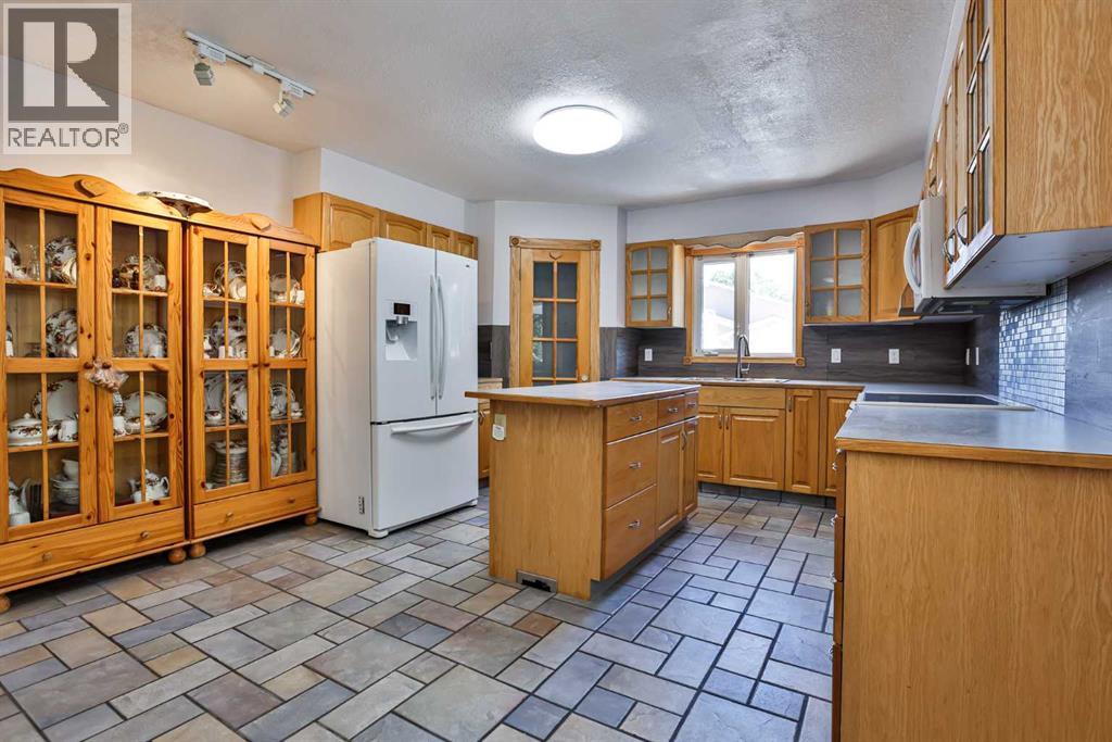 1910 24 Avenue N, Lethbridge, Alberta  T1H 4T2 - Photo 6 - A2250075