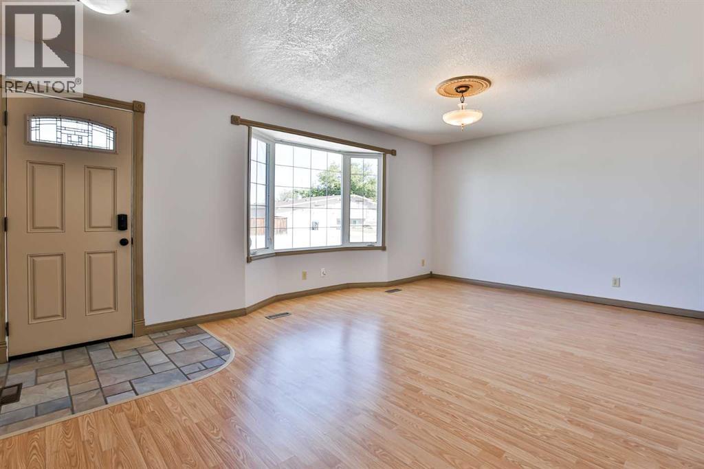 1910 24 Avenue N, Lethbridge, Alberta  T1H 4T2 - Photo 2 - A2250075