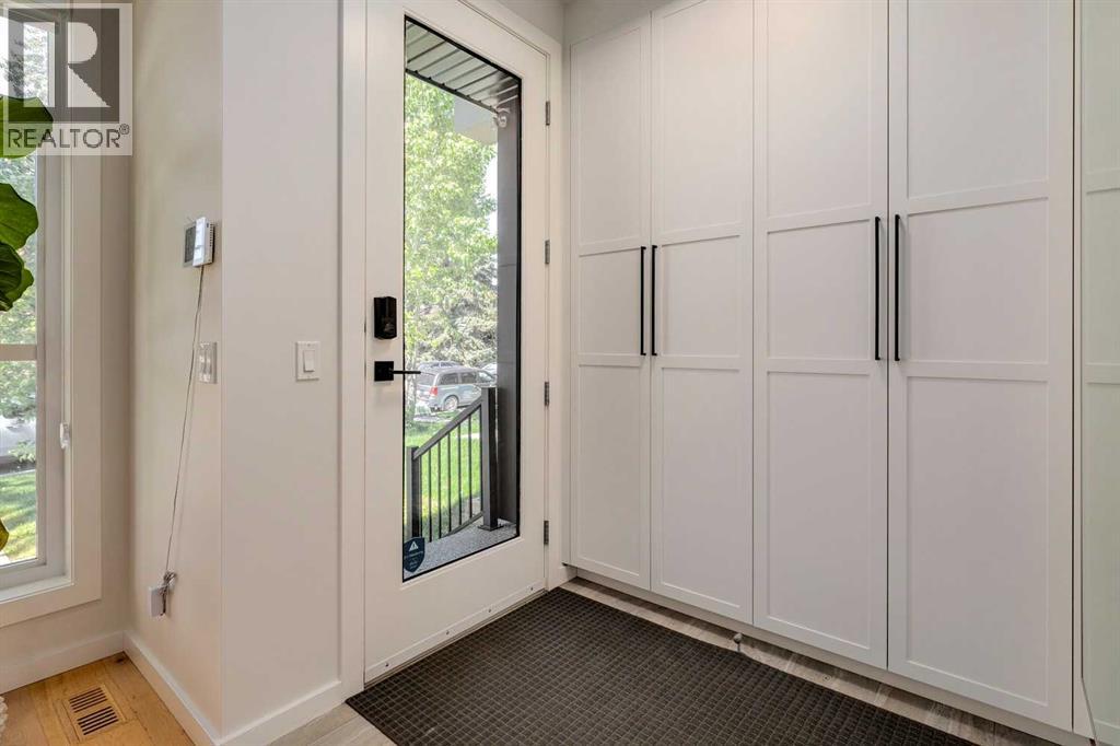 2636 30 Street Sw, Calgary, Alberta  T3E 2M2 - Photo 2 - A2257474