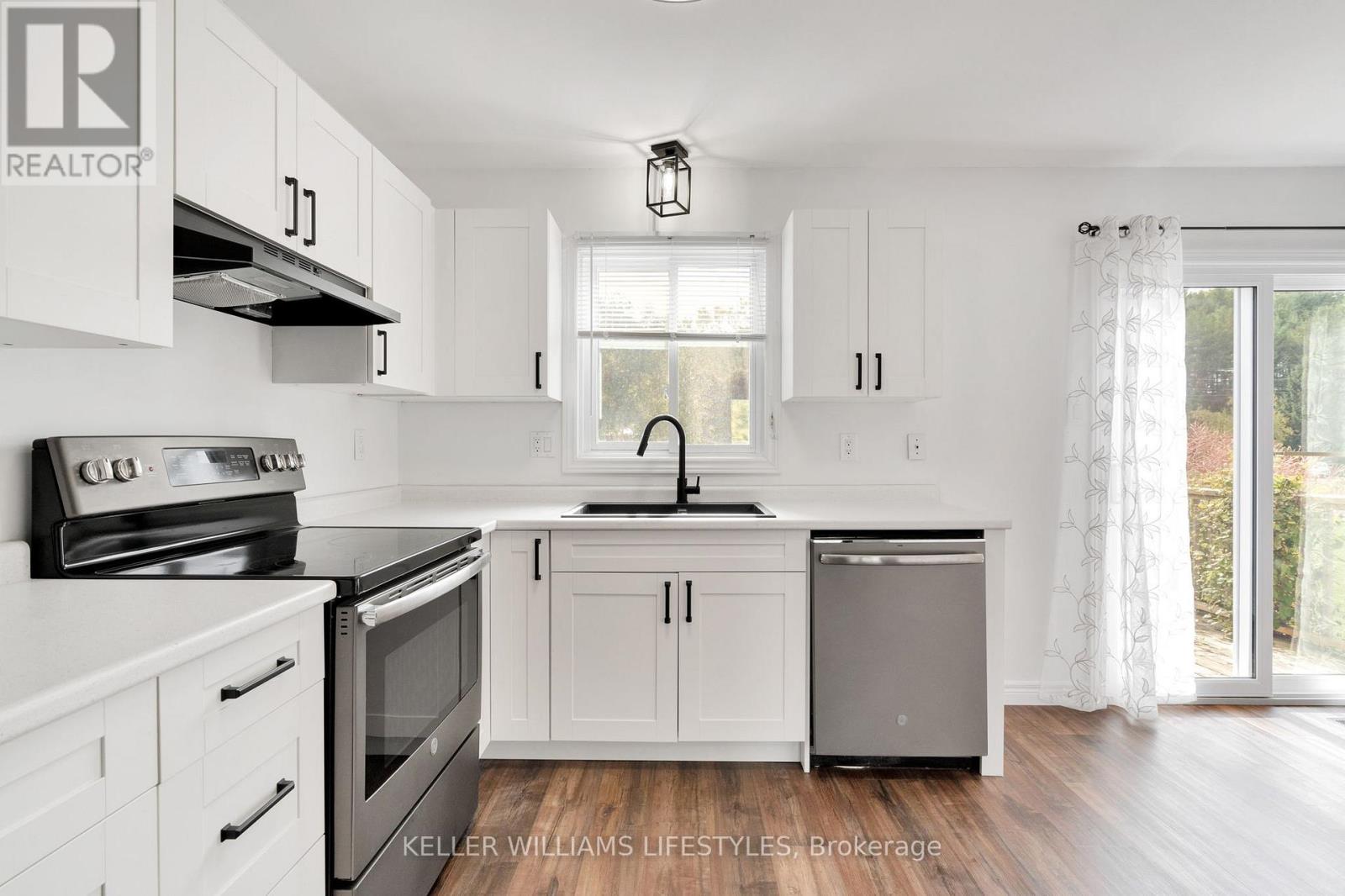 41 - 301 Carlow Road, Central Elgin, Ontario  N5L 1B8 - Photo 5 - X12464489