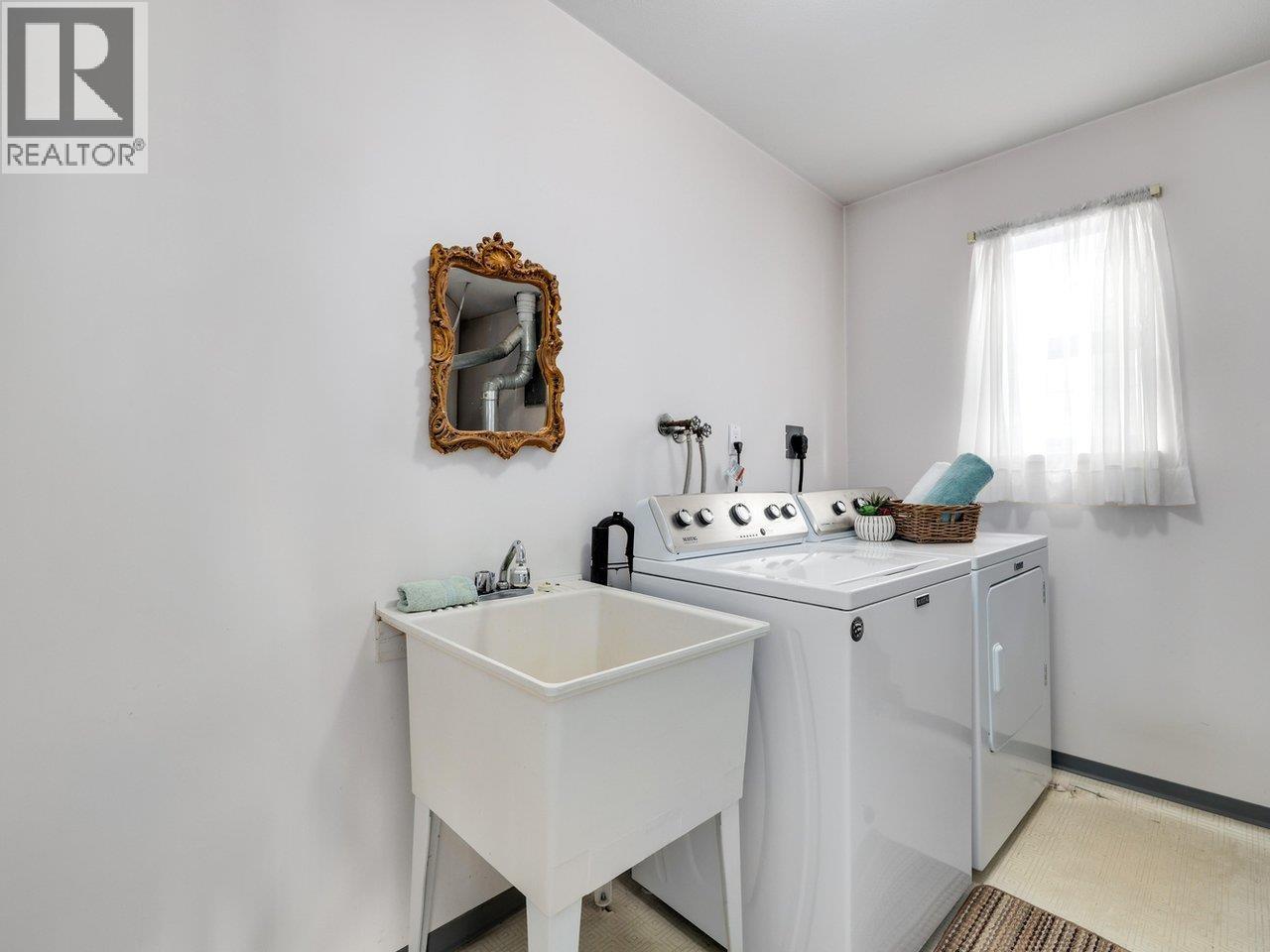 8029 15th Avenue, Burnaby, British Columbia  V3N 1X3 - Photo 29 - R3059016