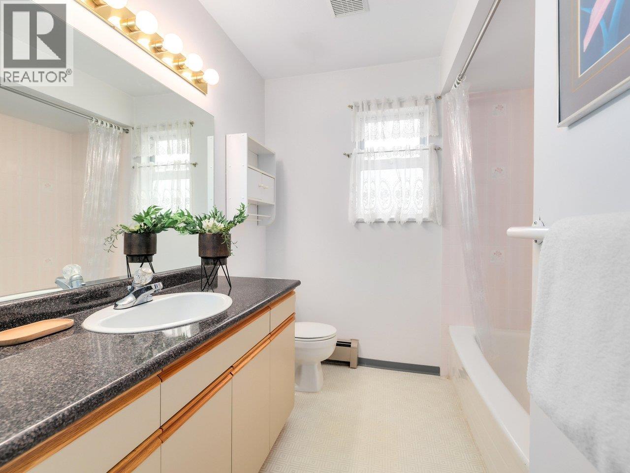 8029 15th Avenue, Burnaby, British Columbia  V3N 1X3 - Photo 28 - R3059016
