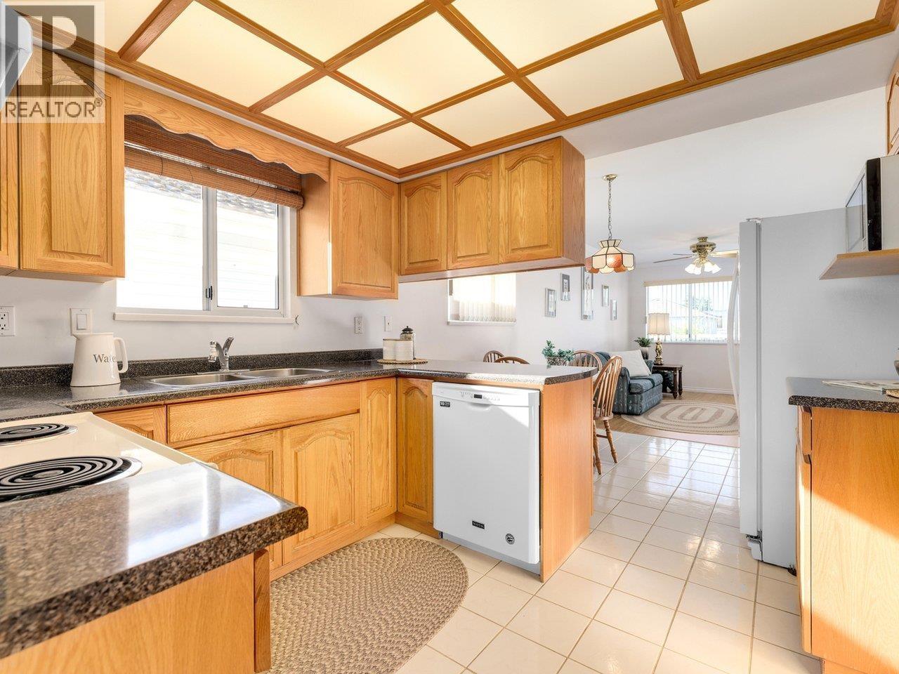 8029 15th Avenue, Burnaby, British Columbia  V3N 1X3 - Photo 6 - R3059016