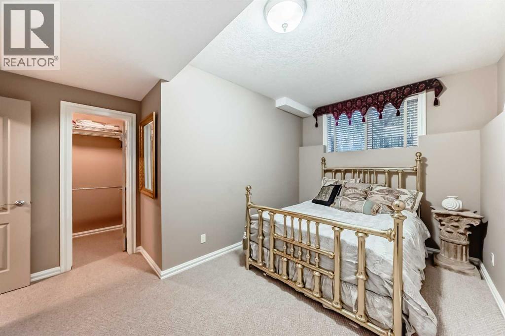 7001 Strathridge Gate Sw, Calgary, Alberta  T3H 4R9 - Photo 30 - A2263140