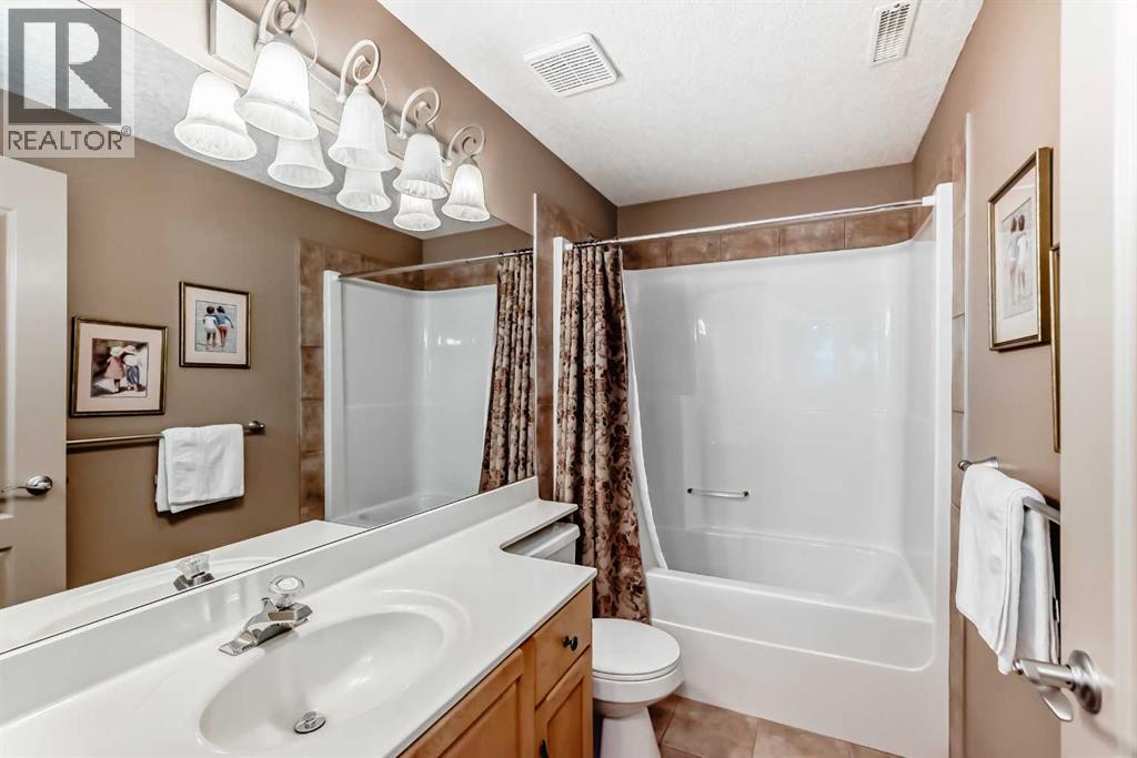 7001 Strathridge Gate Sw, Calgary, Alberta  T3H 4R9 - Photo 32 - A2263140