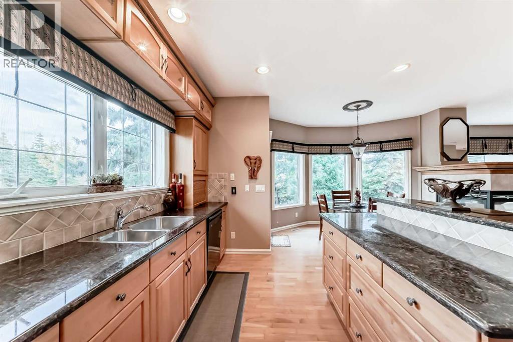 7001 Strathridge Gate Sw, Calgary, Alberta  T3H 4R9 - Photo 11 - A2263140