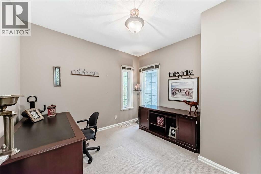7001 Strathridge Gate Sw, Calgary, Alberta  T3H 4R9 - Photo 22 - A2263140