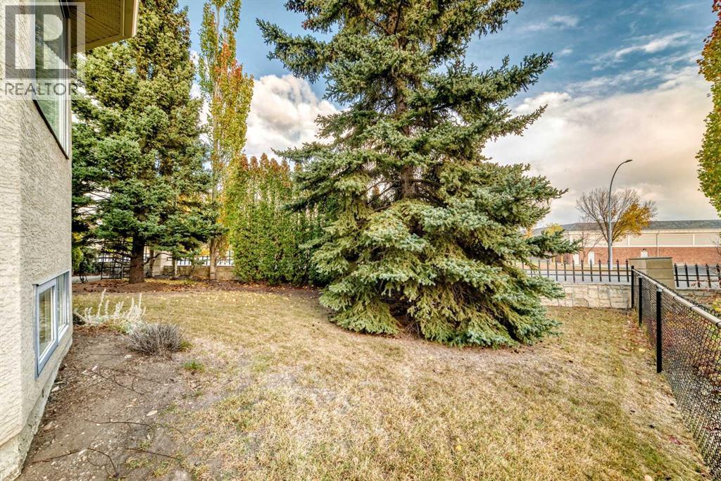 7001 Strathridge Gate Sw, Calgary, Alberta  T3H 4R9 - Photo 40 - A2263140