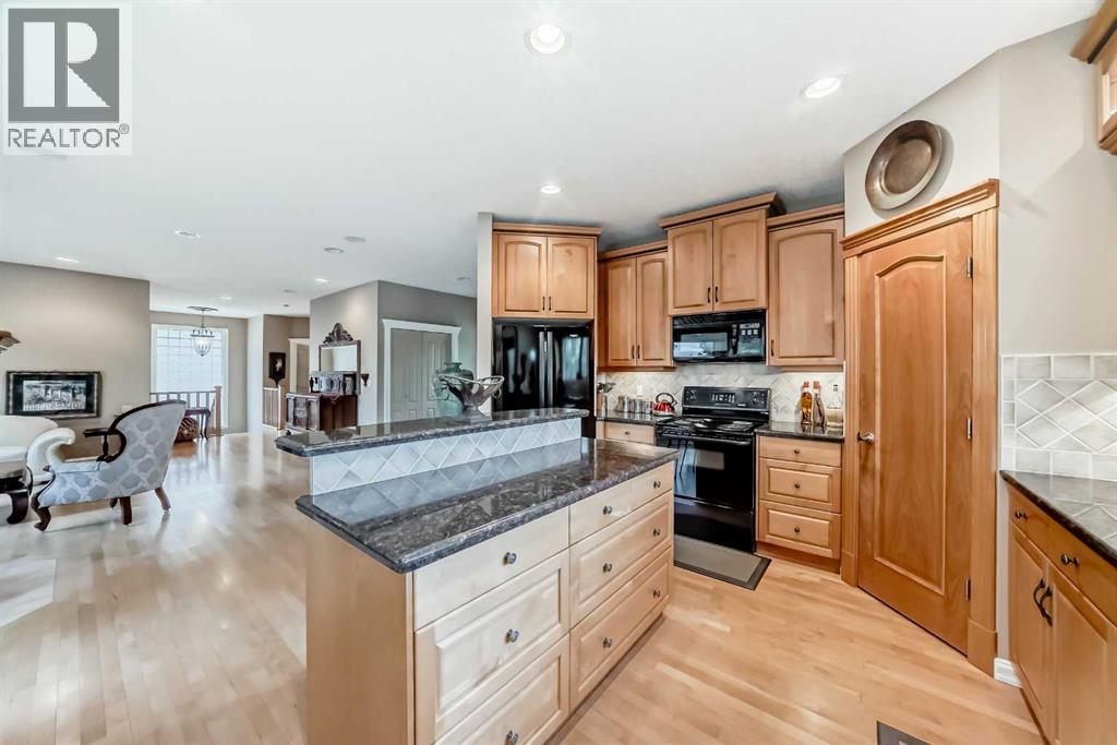 7001 Strathridge Gate Sw, Calgary, Alberta  T3H 4R9 - Photo 10 - A2263140