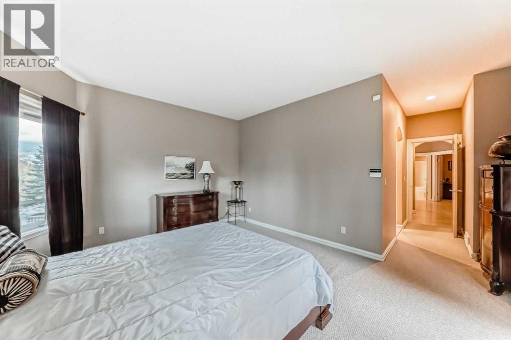 7001 Strathridge Gate Sw, Calgary, Alberta  T3H 4R9 - Photo 18 - A2263140