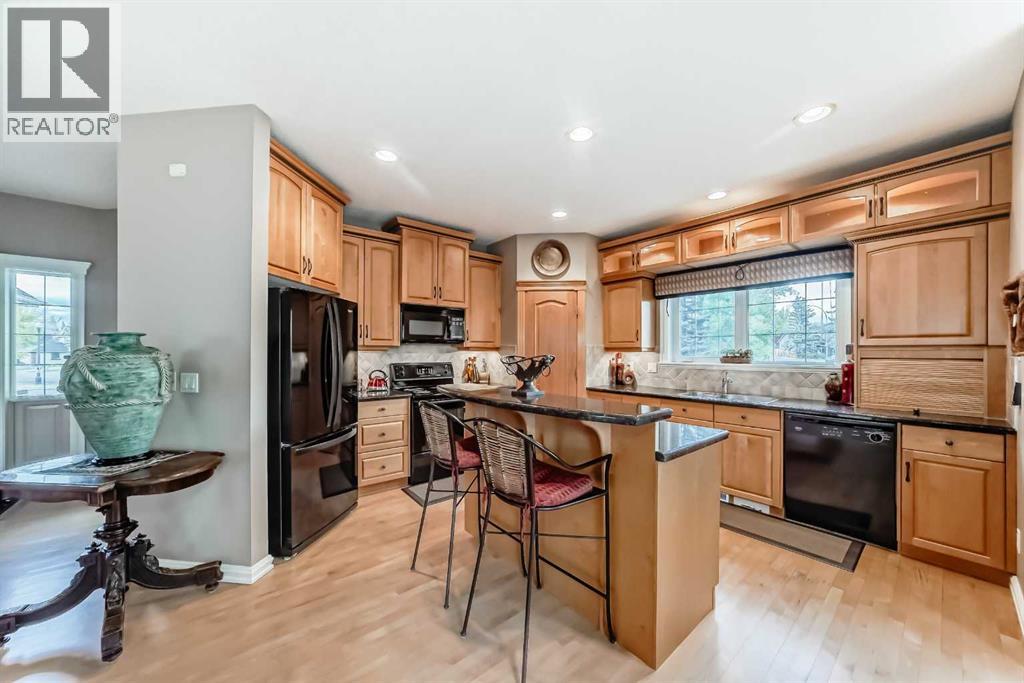 7001 Strathridge Gate Sw, Calgary, Alberta  T3H 4R9 - Photo 9 - A2263140