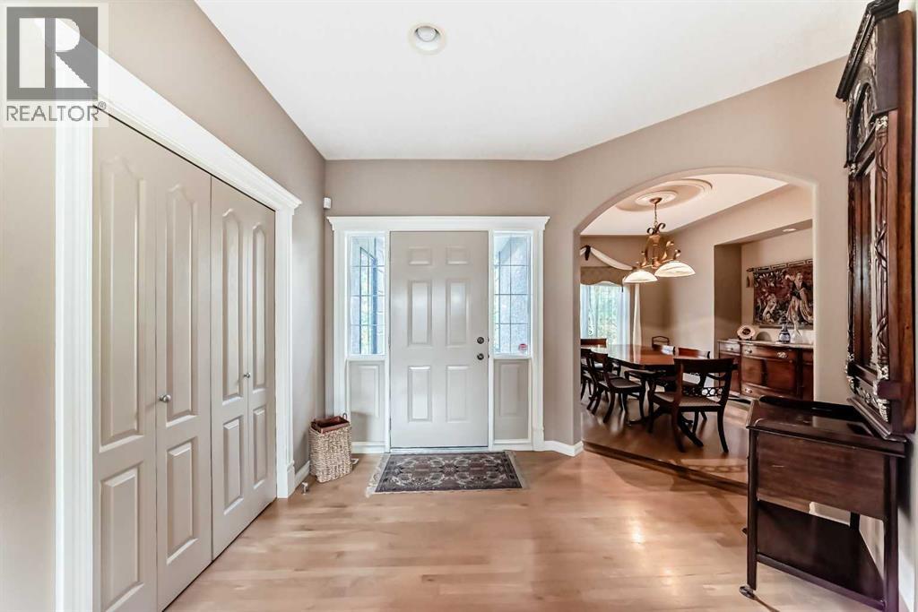 7001 Strathridge Gate Sw, Calgary, Alberta  T3H 4R9 - Photo 5 - A2263140