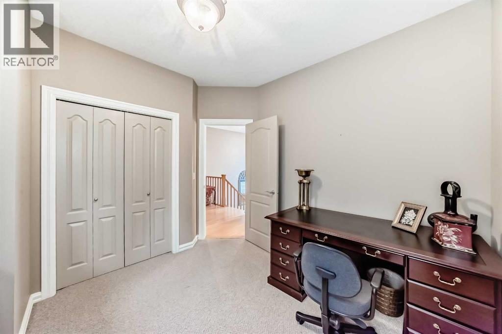 7001 Strathridge Gate Sw, Calgary, Alberta  T3H 4R9 - Photo 23 - A2263140