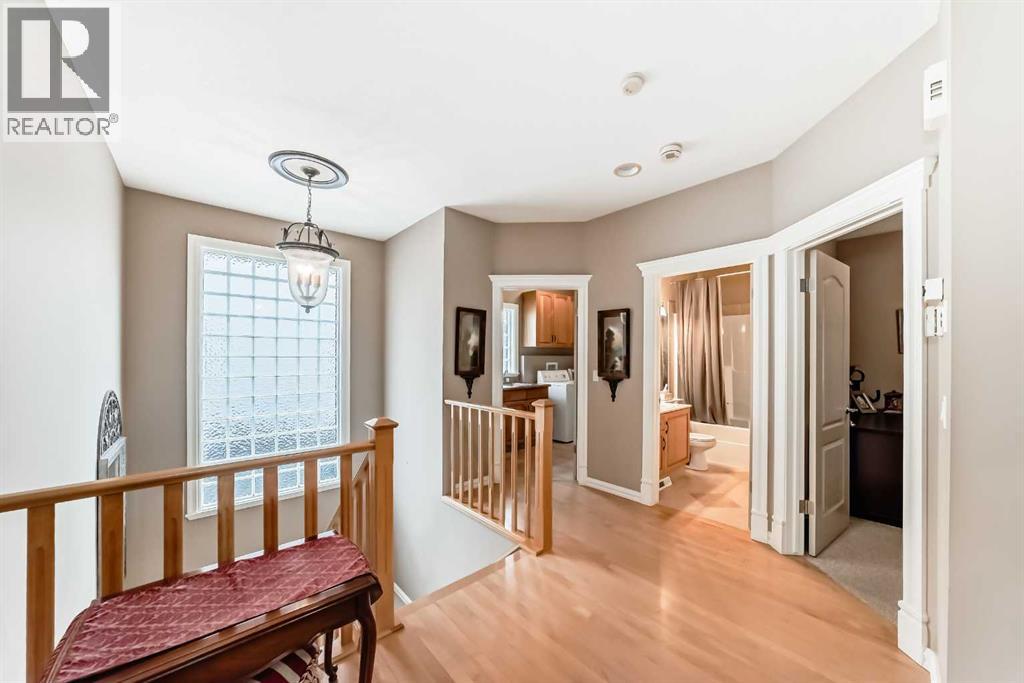 7001 Strathridge Gate Sw, Calgary, Alberta  T3H 4R9 - Photo 16 - A2263140
