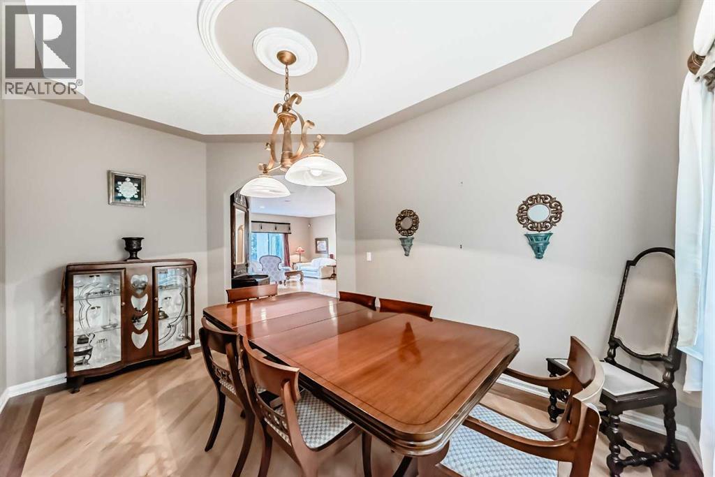 7001 Strathridge Gate Sw, Calgary, Alberta  T3H 4R9 - Photo 7 - A2263140