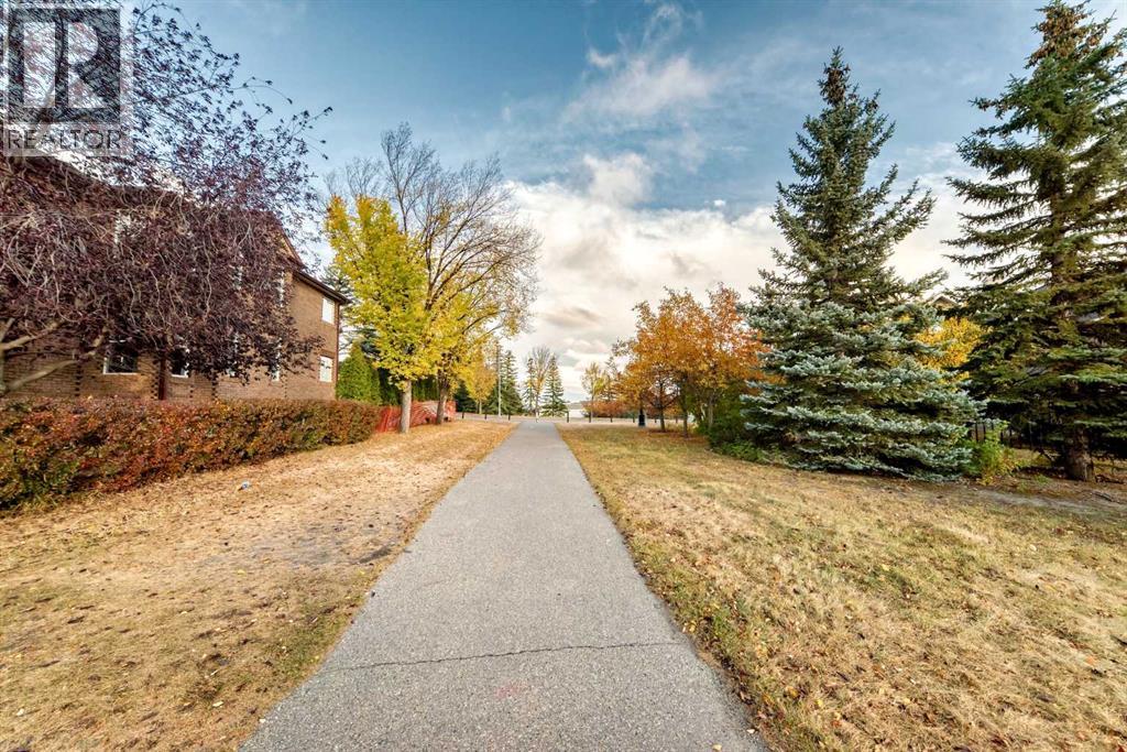 7001 Strathridge Gate Sw, Calgary, Alberta  T3H 4R9 - Photo 42 - A2263140