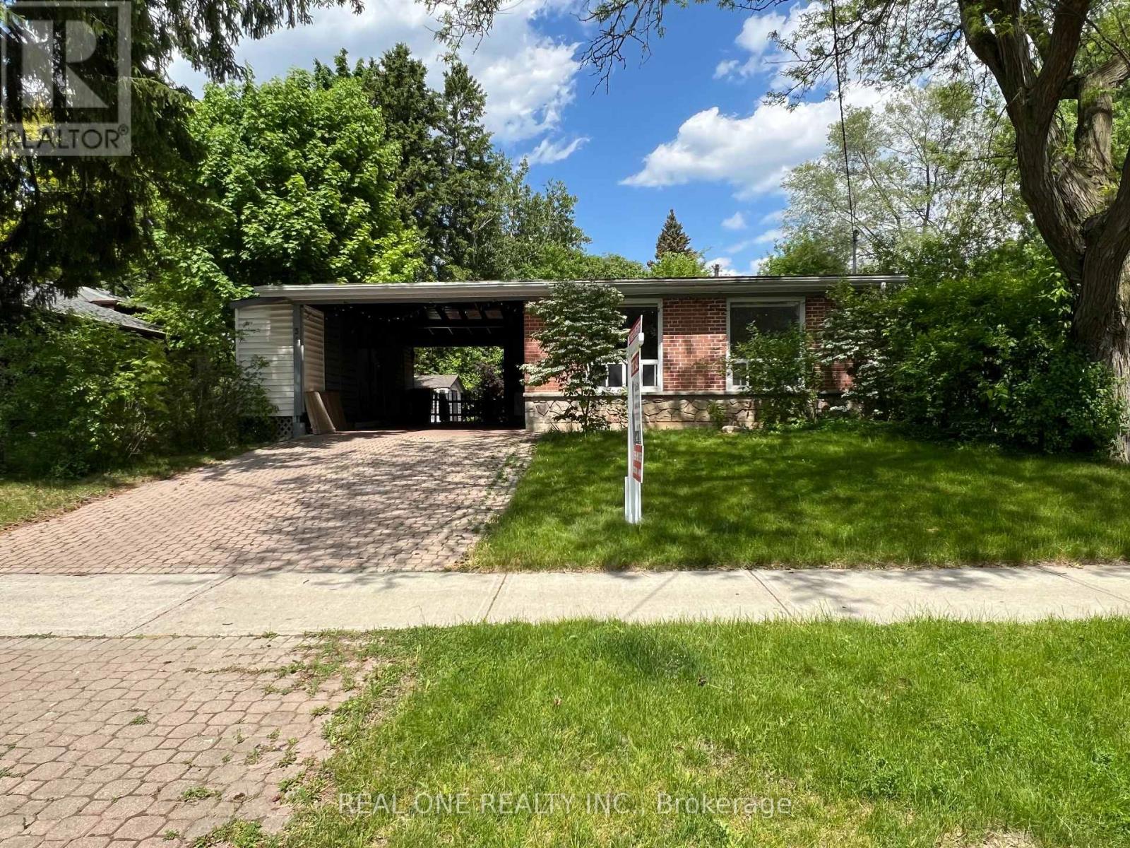 34 SHIPPIGAN CRESCENT, Toronto, Ontario