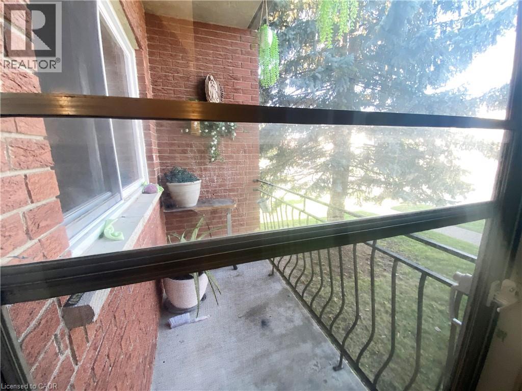 163 Chandler Drive Unit# 11, Kitchener, Ontario  N2E 1H1 - Photo 6 - 40779446