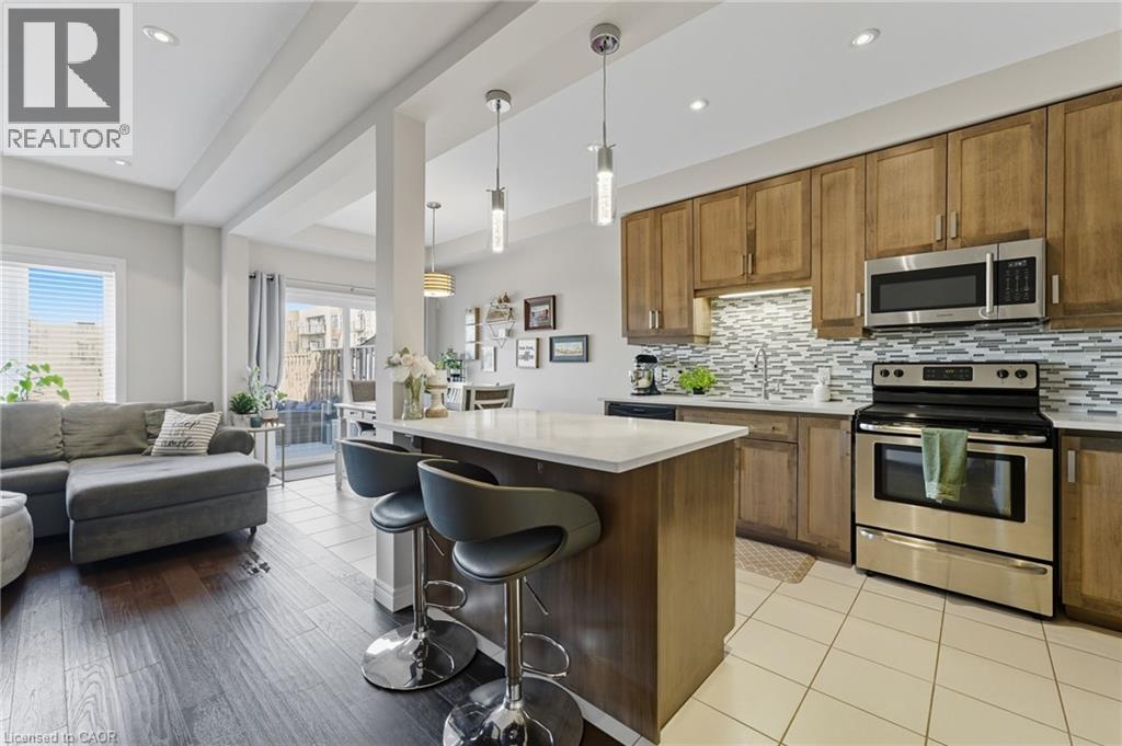 8 Elmbank Trail, Kitchener, Ontario  N2R 0B3 - Photo 4 - 40779511