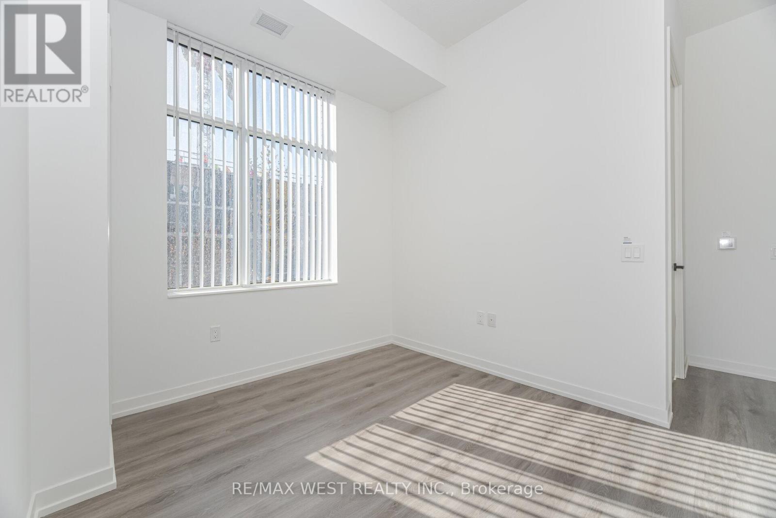 106 - 28 Interchange Way, Vaughan, Ontario  L4K 0P8 - Photo 10 - N12464453
