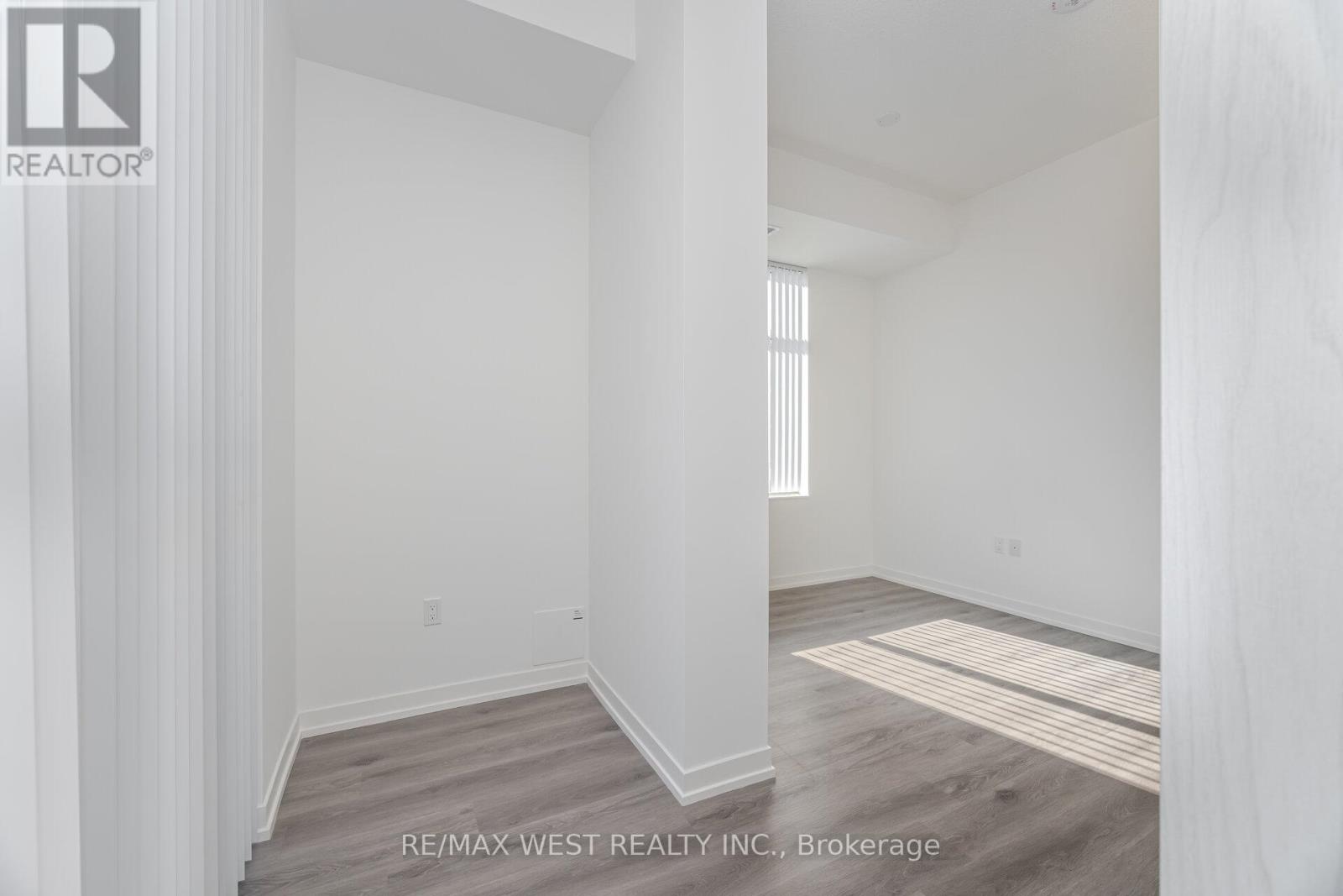 106 - 28 Interchange Way, Vaughan, Ontario  L4K 0P8 - Photo 11 - N12464453