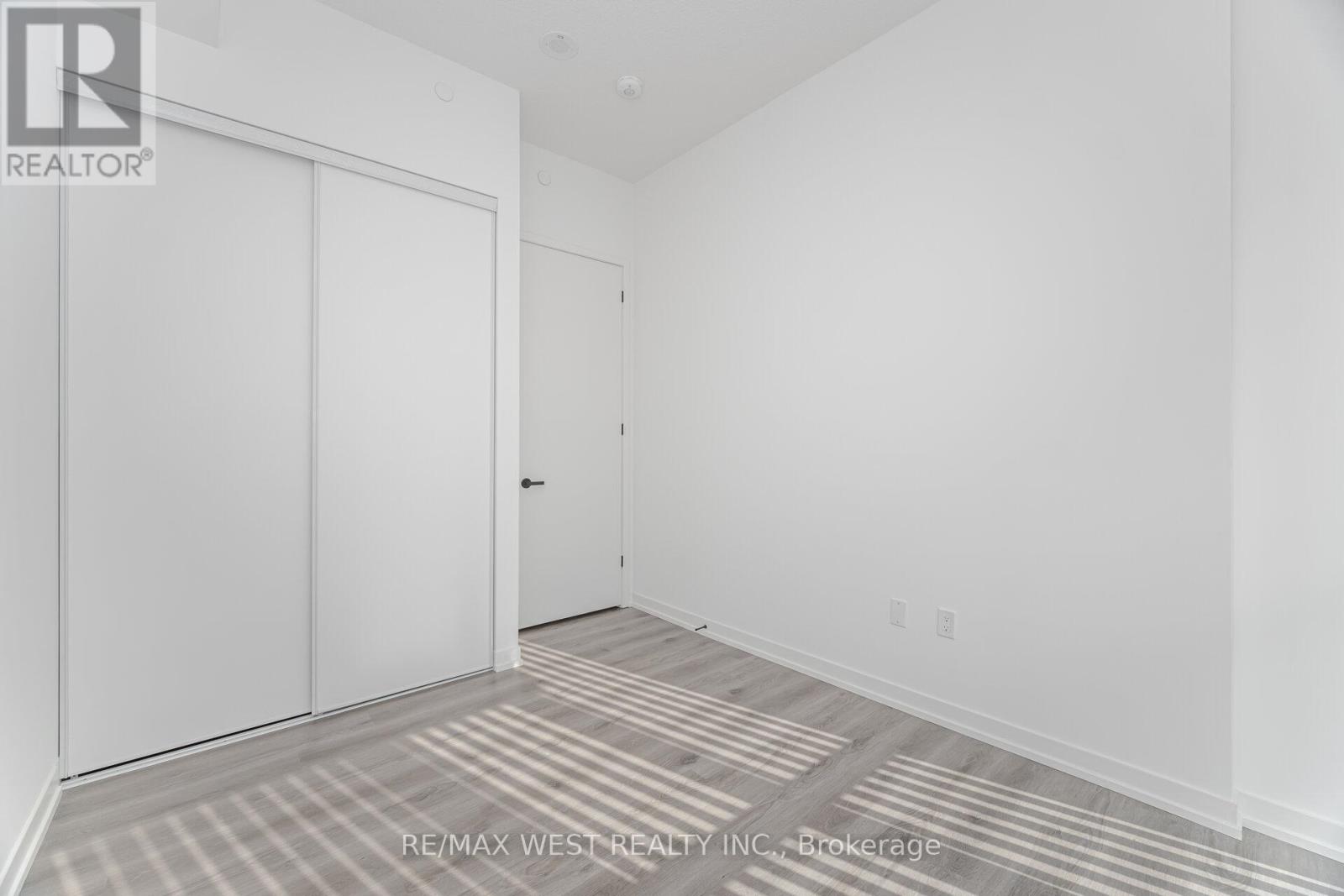 106 - 28 Interchange Way, Vaughan, Ontario  L4K 0P8 - Photo 13 - N12464453