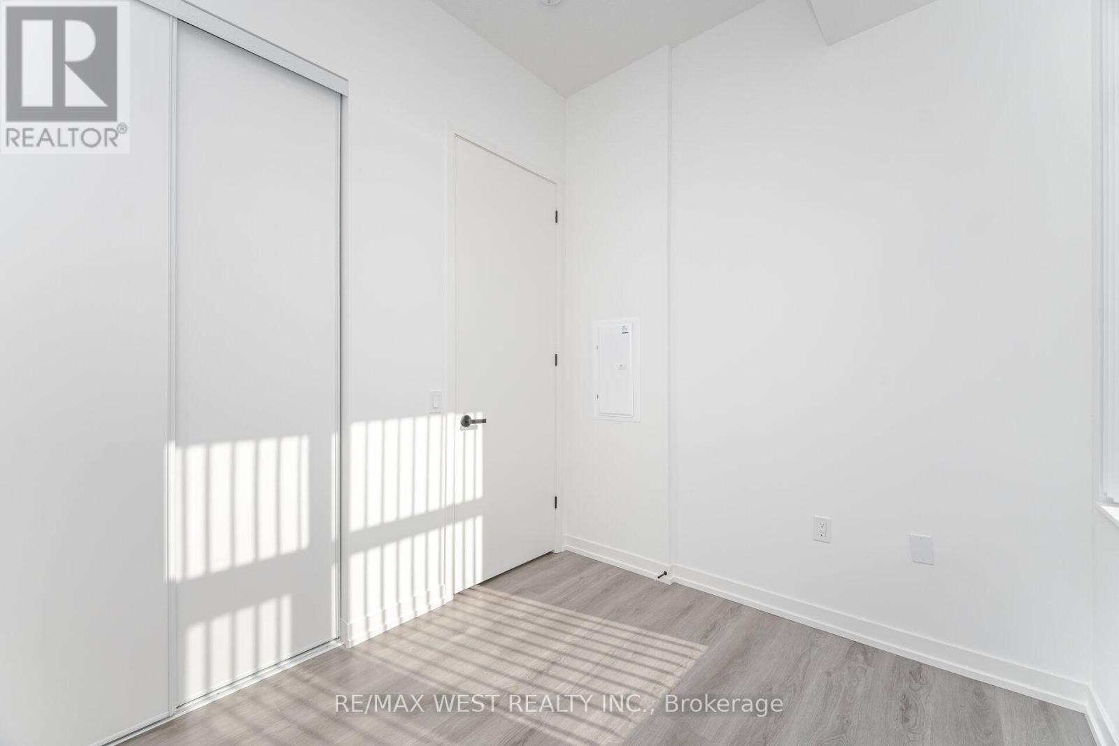 106 - 28 Interchange Way, Vaughan, Ontario  L4K 0P8 - Photo 16 - N12464453