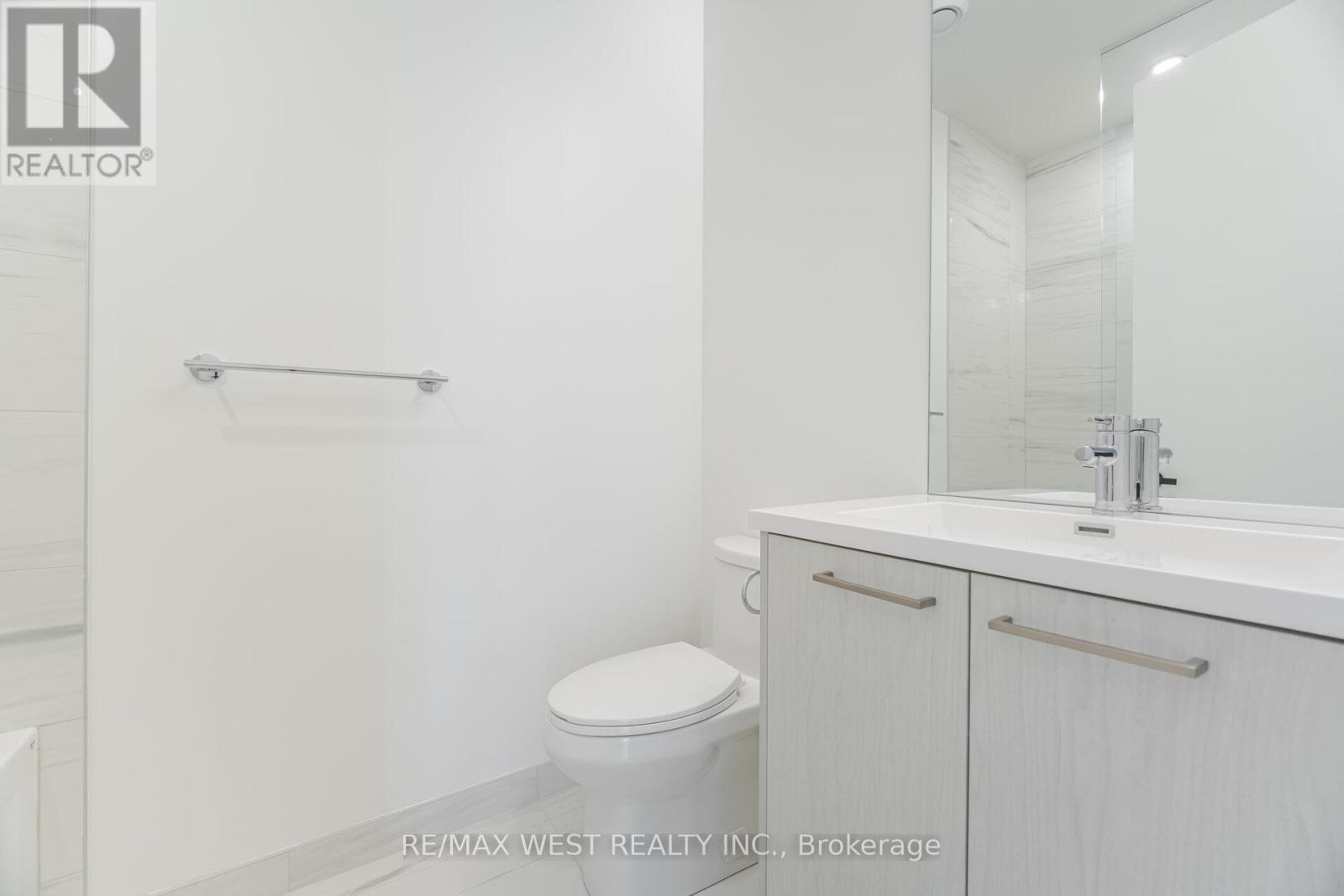 106 - 28 Interchange Way, Vaughan, Ontario  L4K 0P8 - Photo 17 - N12464453