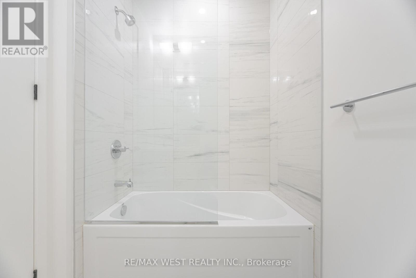 106 - 28 Interchange Way, Vaughan, Ontario  L4K 0P8 - Photo 18 - N12464453