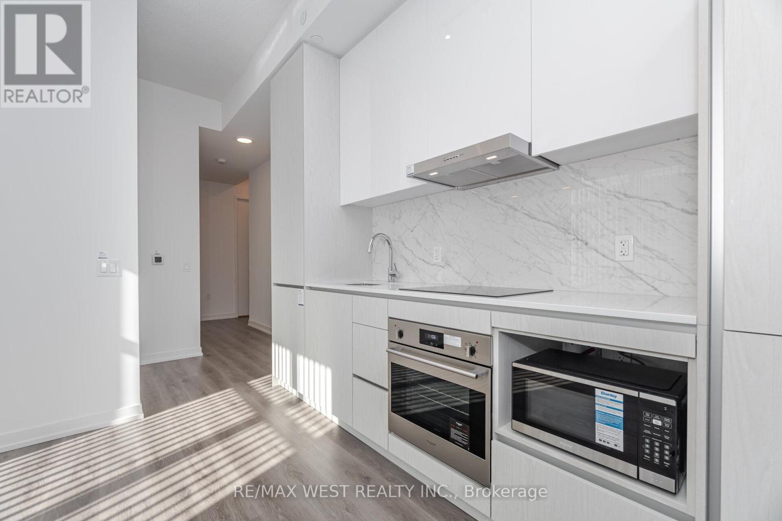 106 - 28 Interchange Way, Vaughan, Ontario  L4K 0P8 - Photo 6 - N12464453