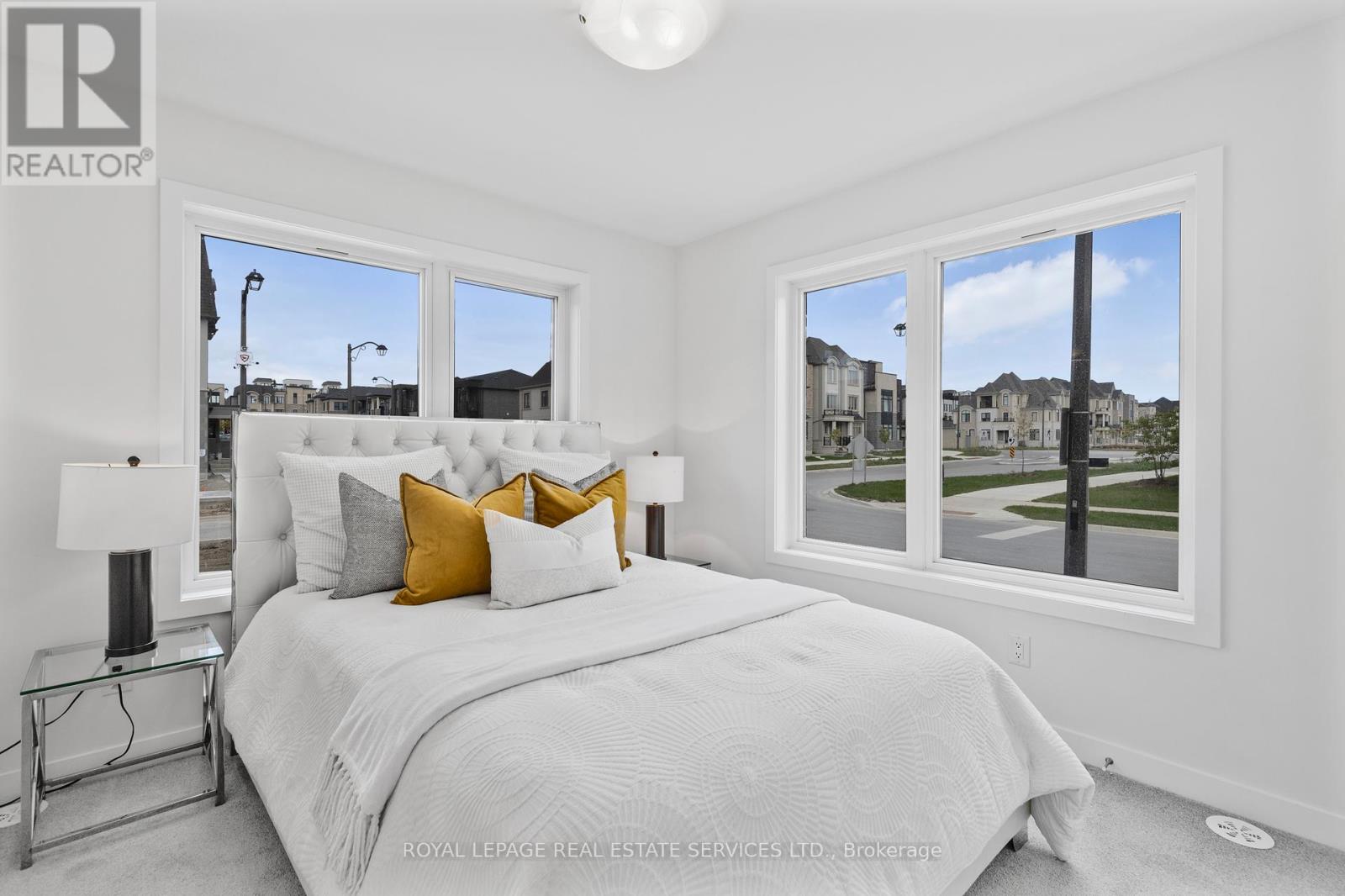 16 Jessica Antonella Street, Markham, Ontario  L6C 3M6 - Photo 4 - N12464472