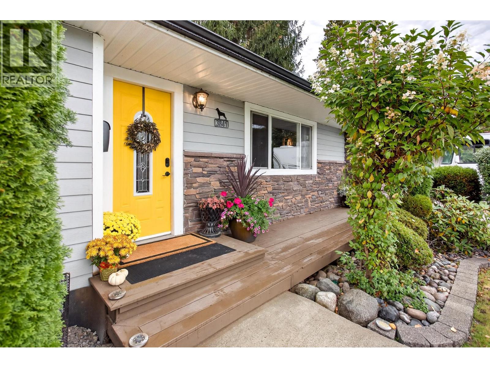 3841 St. Thomas Street, Port Coquitlam, British Columbia  V3B 2Z2 - Photo 3 - R3057797