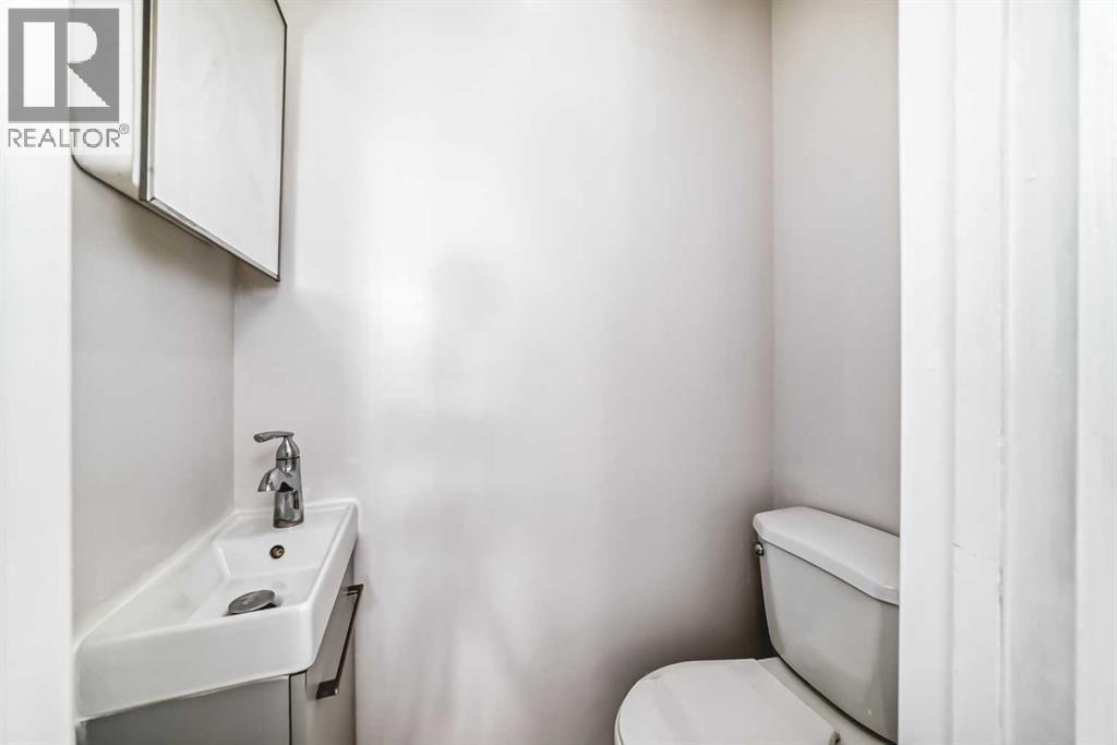 33 Martinridge Place Ne, Calgary, Alberta  T3J 3B8 - Photo 13 - A2252330