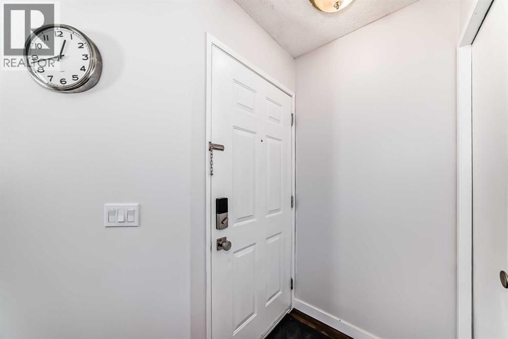 33 Martinridge Place Ne, Calgary, Alberta  T3J 3B8 - Photo 4 - A2252330