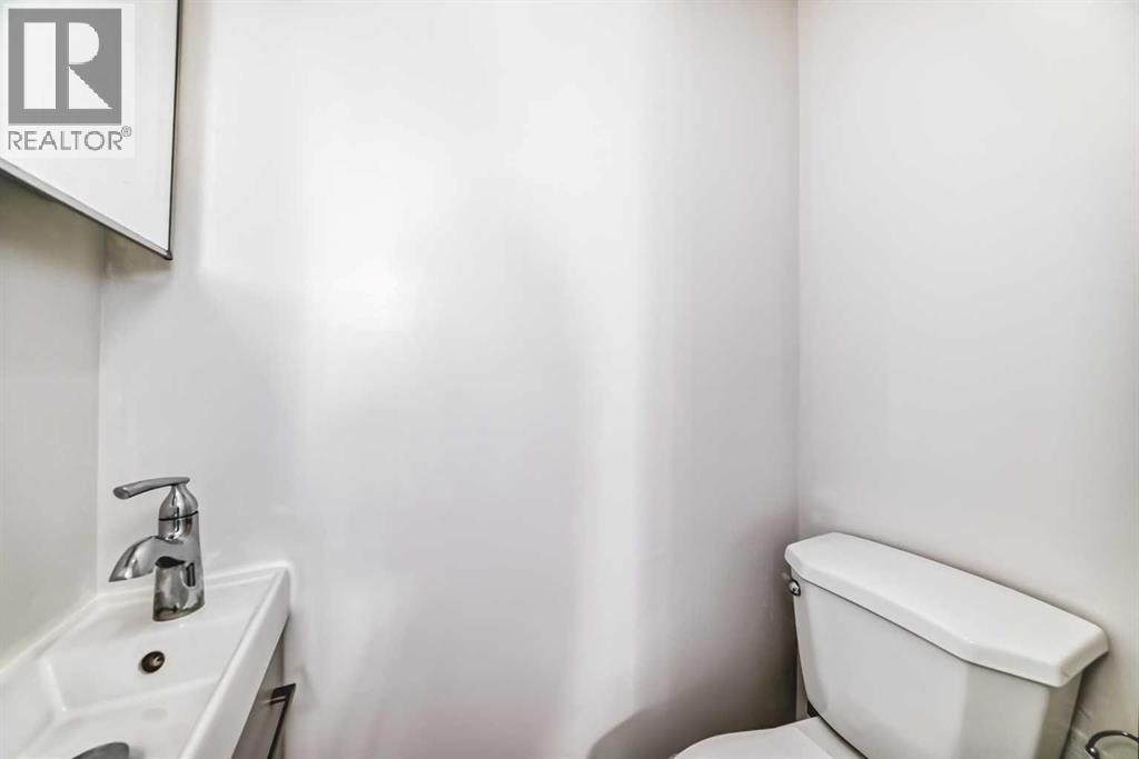 33 Martinridge Place Ne, Calgary, Alberta  T3J 3B8 - Photo 14 - A2252330