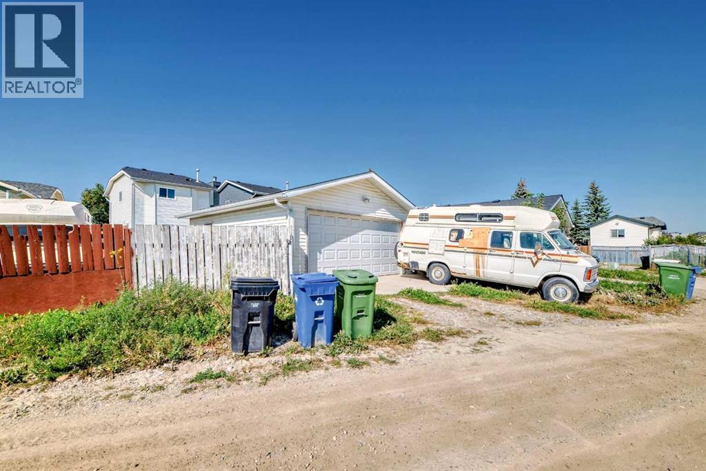 33 Martinridge Place Ne, Calgary, Alberta  T3J 3B8 - Photo 35 - A2252330