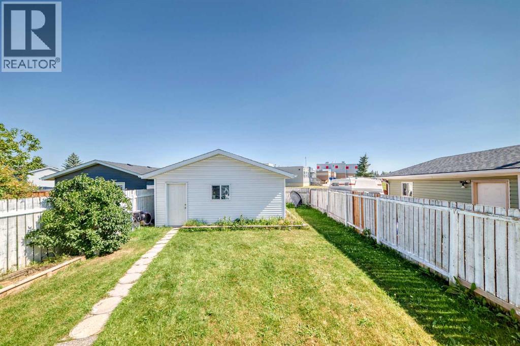 33 Martinridge Place Ne, Calgary, Alberta  T3J 3B8 - Photo 38 - A2252330