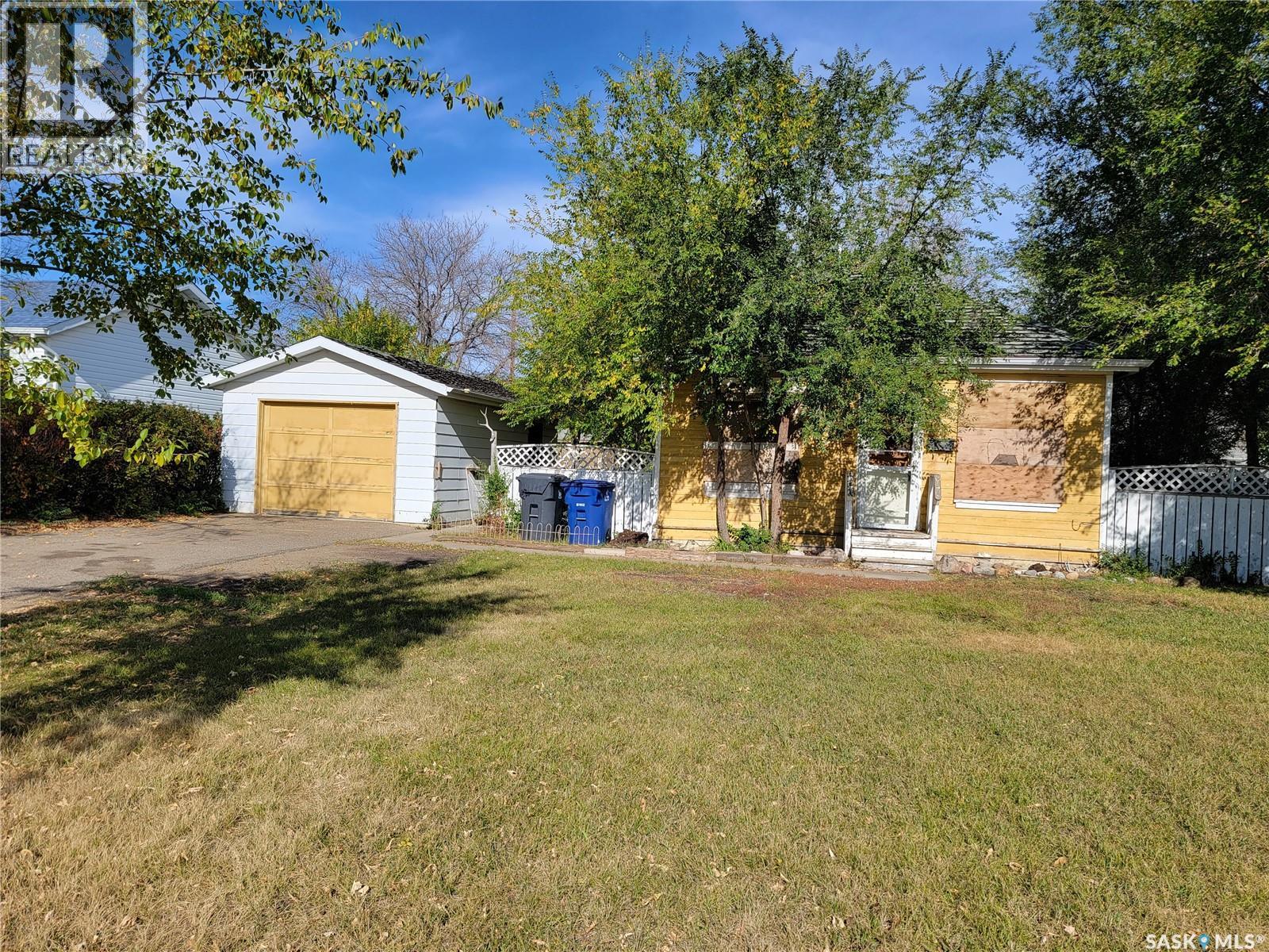 242 27th STREET, Battleford, Saskatchewan