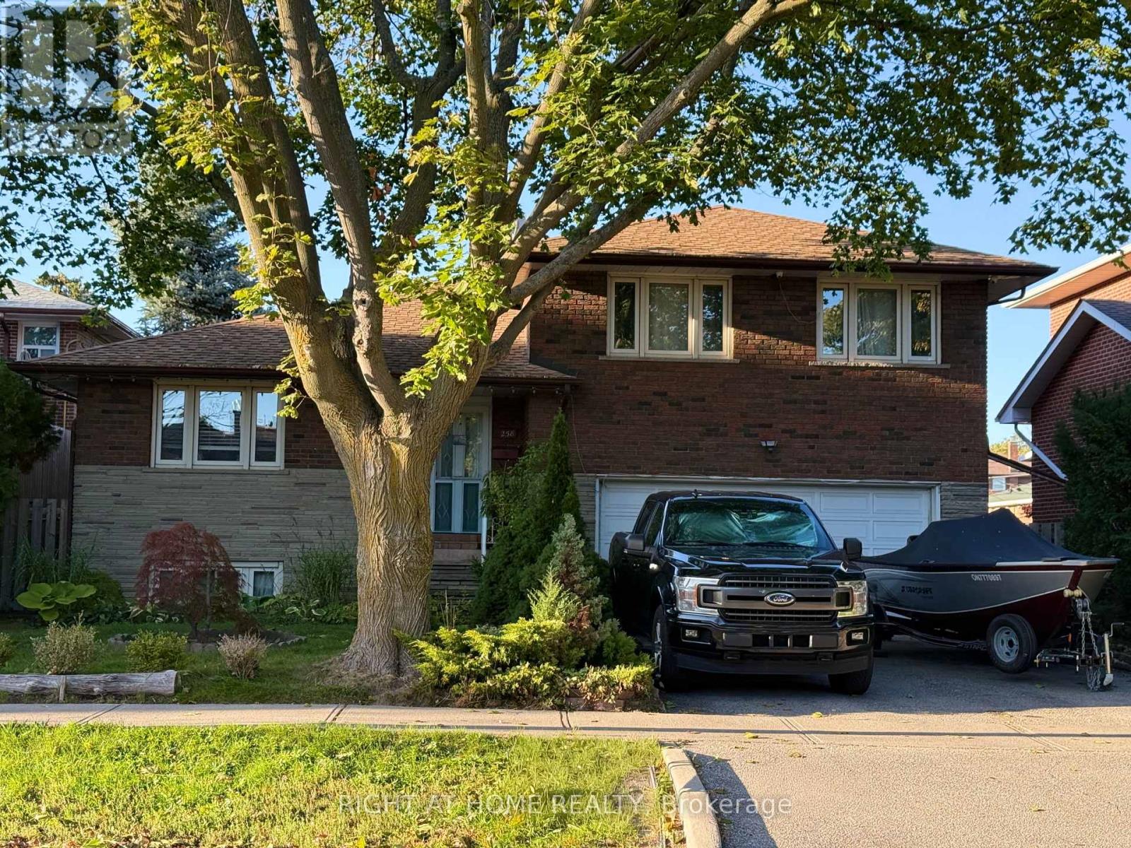 258 LA ROSE AVENUE, Toronto, Ontario