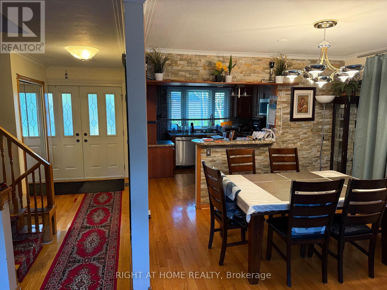 258 La Rose Avenue, Toronto, Ontario  M9P 1B7 - Photo 10 - W12464469