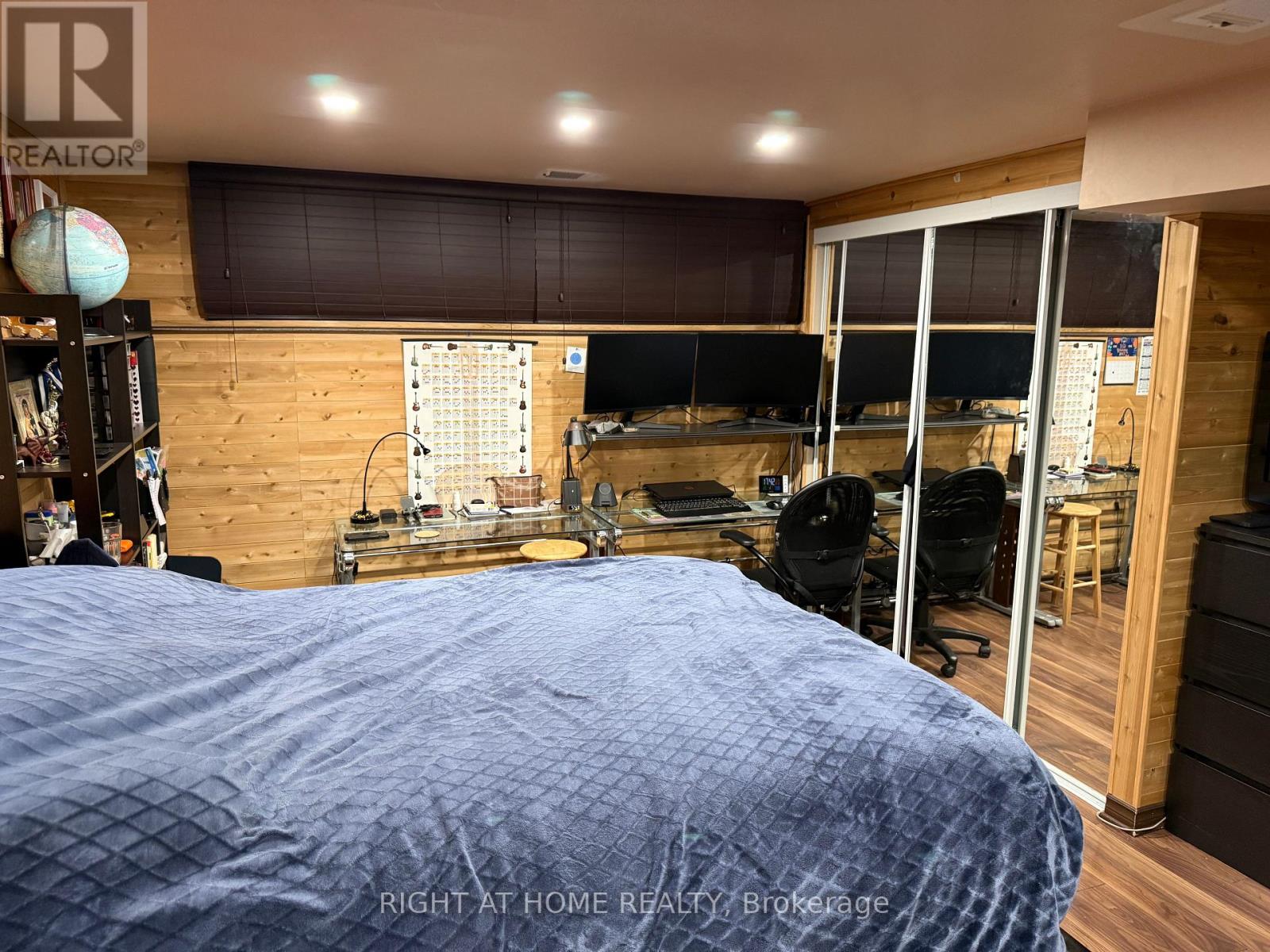 258 La Rose Avenue, Toronto, Ontario  M9P 1B7 - Photo 11 - W12464469