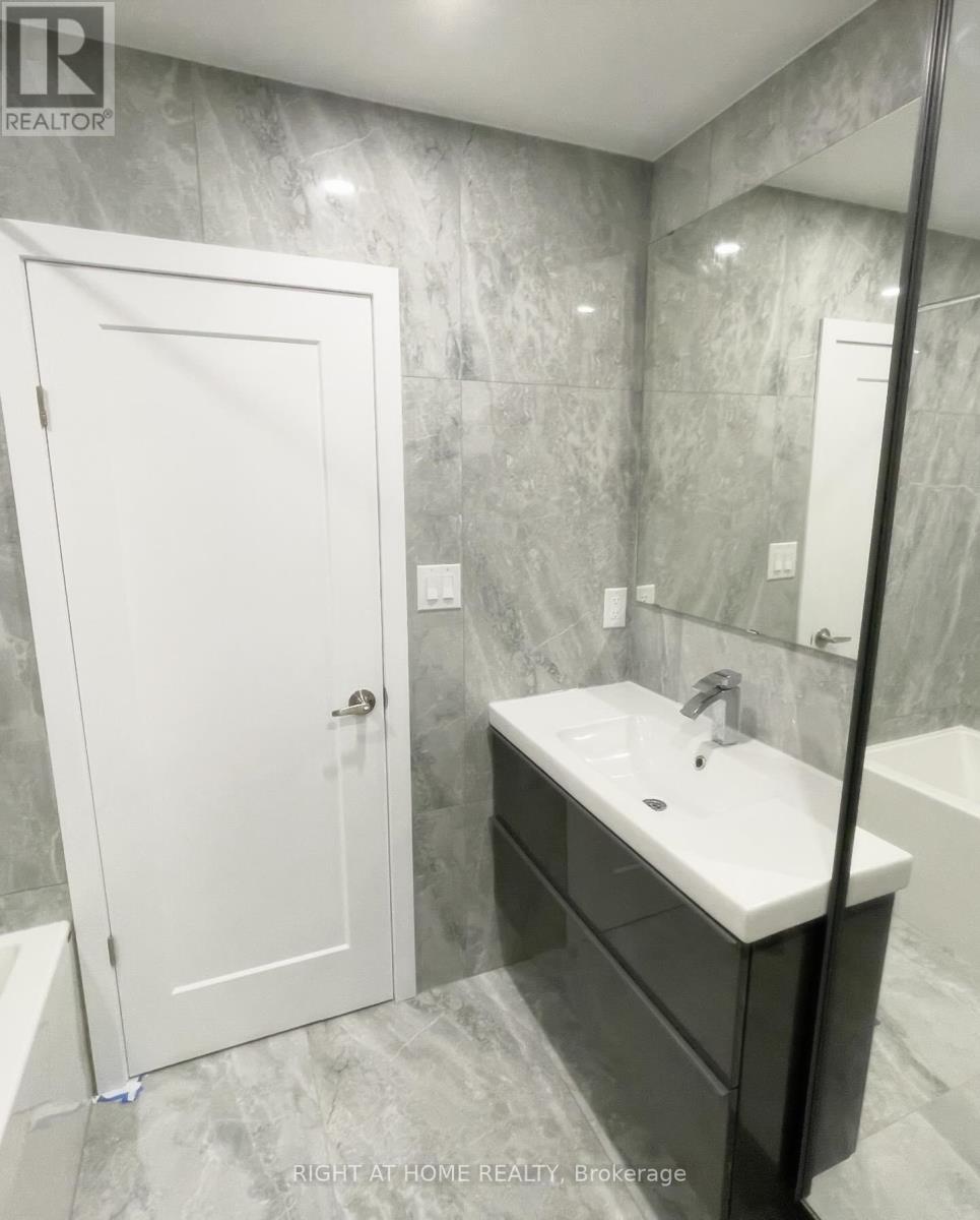 258 La Rose Avenue, Toronto, Ontario  M9P 1B7 - Photo 19 - W12464469