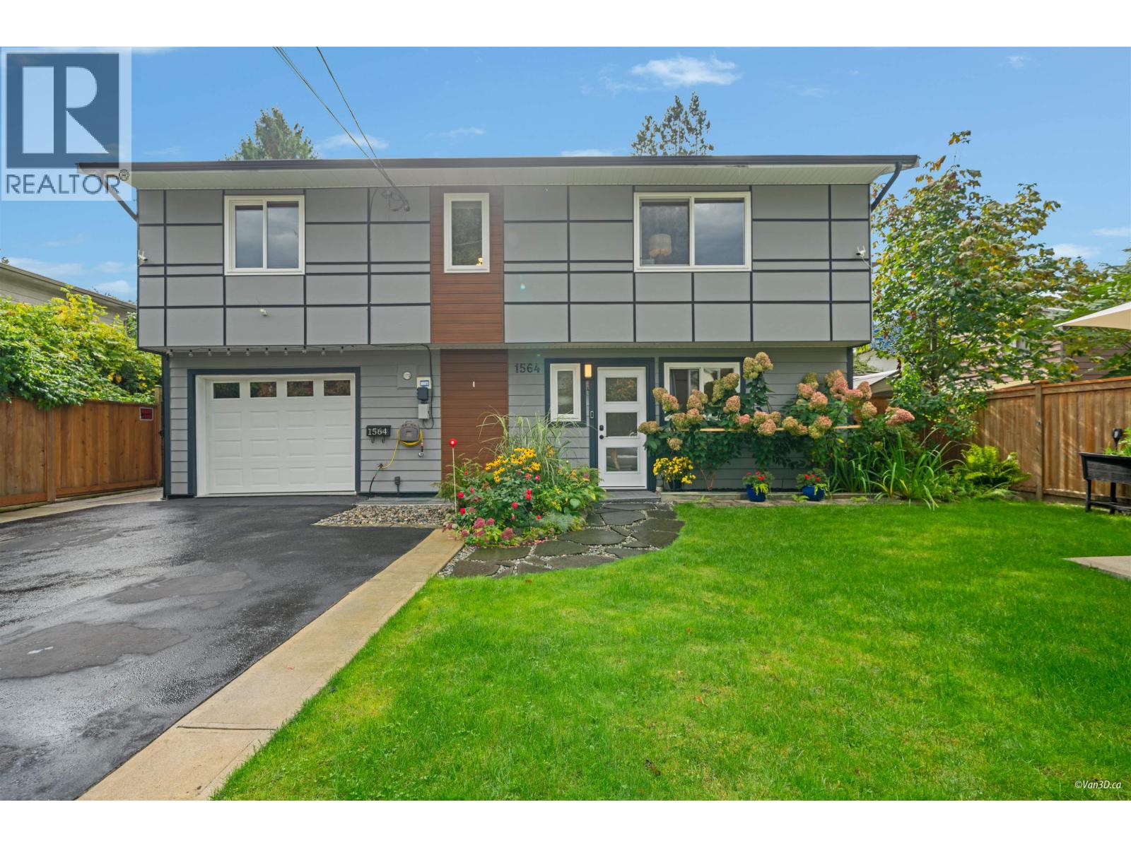 1564 Coquitlam Avenue, Port Coquitlam, British Columbia  V3B 5N1 - Photo 1 - R3058544