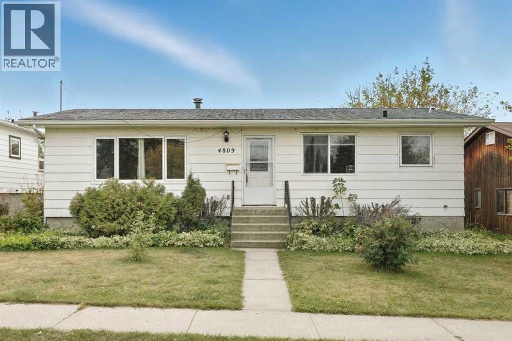 4809 51 Avenue, Bentley, Alberta  T0C 0J0 - Photo 1 - A2261339