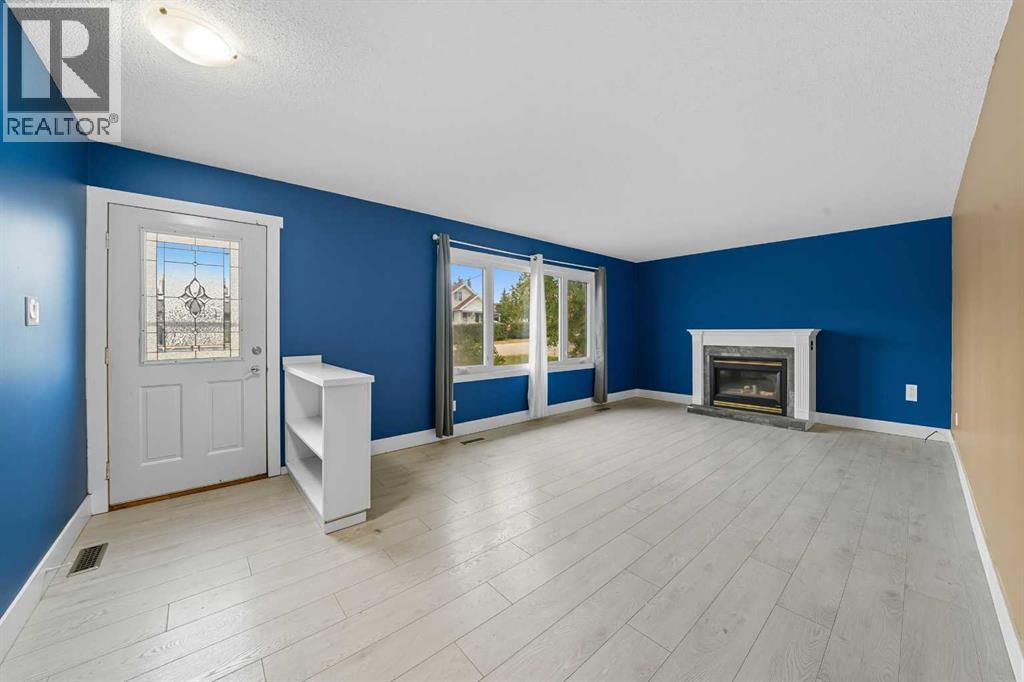 4809 51 Avenue, Bentley, Alberta  T0C 0J0 - Photo 3 - A2261339